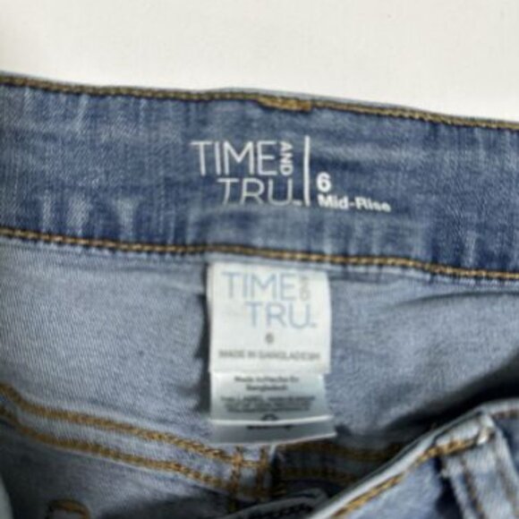 Time And True Womens Jean Shorts Blue Medium Wash Cuffed Hem size  4 Distressed - Picture 3 of 3